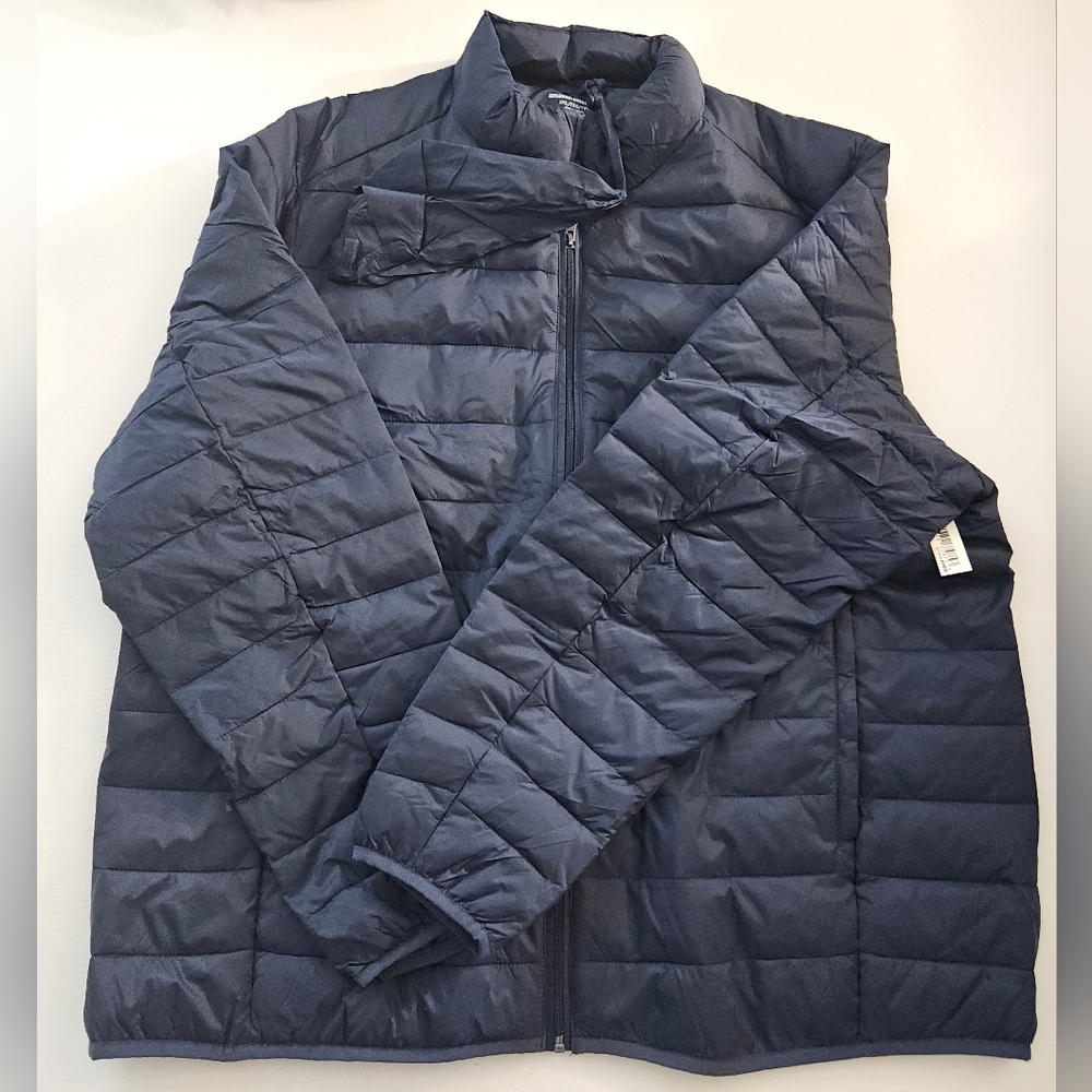 Amazon Essentials Men's Packable Lightweight Water-Resistant Puffer Jacket